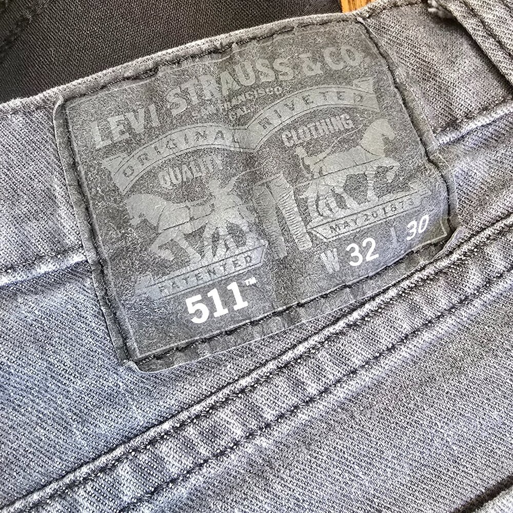 LEVI Distressed Black Denim 511 Men's size 32-30 Slim Fit